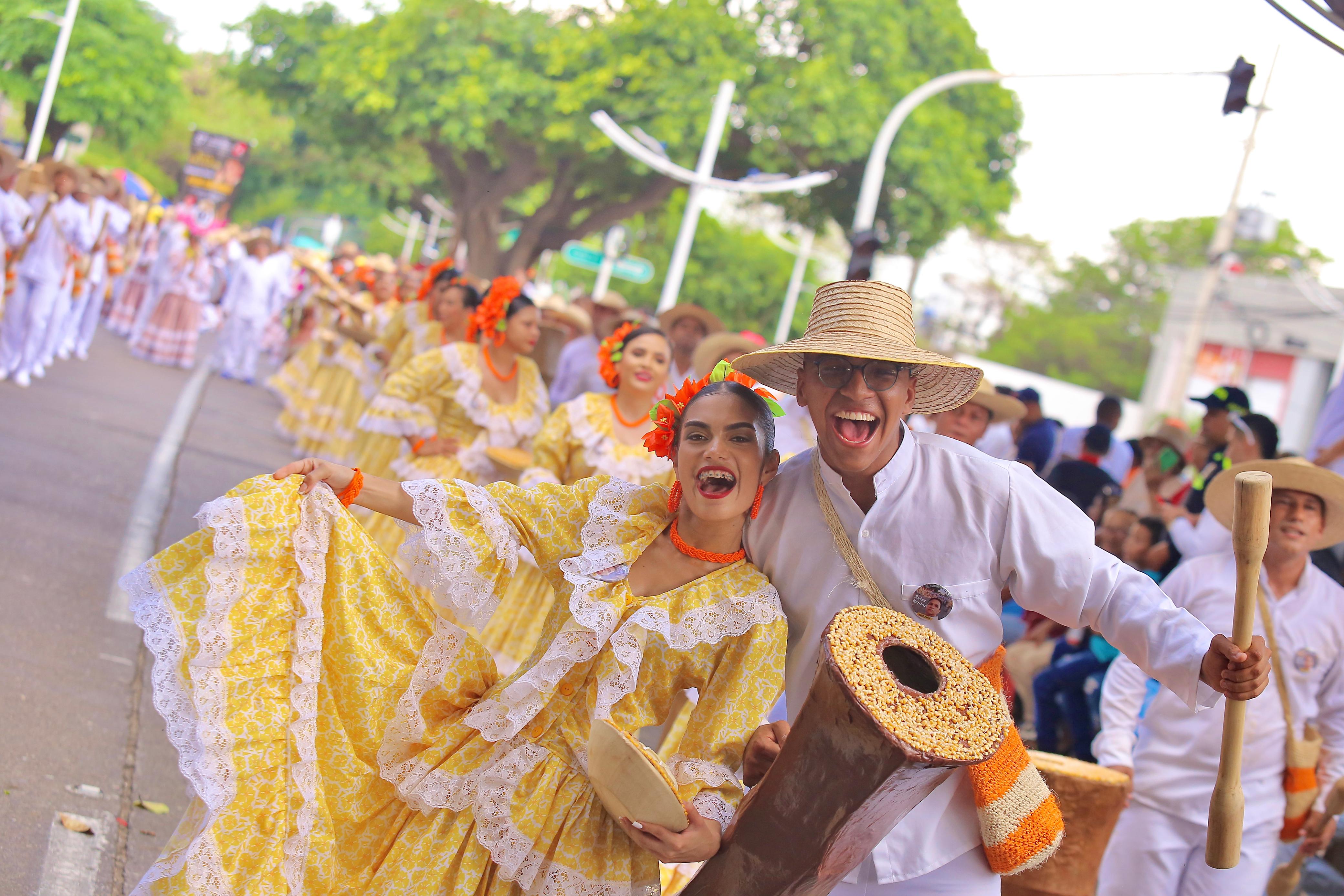 El Desfile de Piloneras le regaló una jornada de alegría y color al Festival Vallenato
